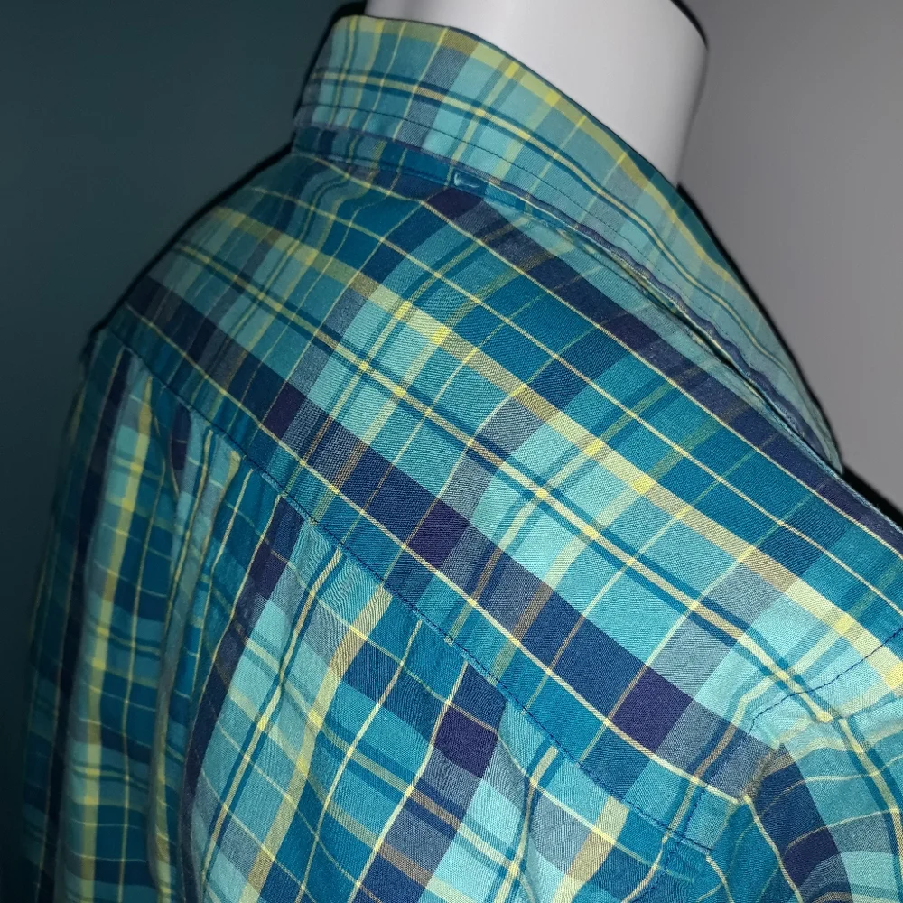 Banana Republic mens green and blue cotton plaid shirt. Small